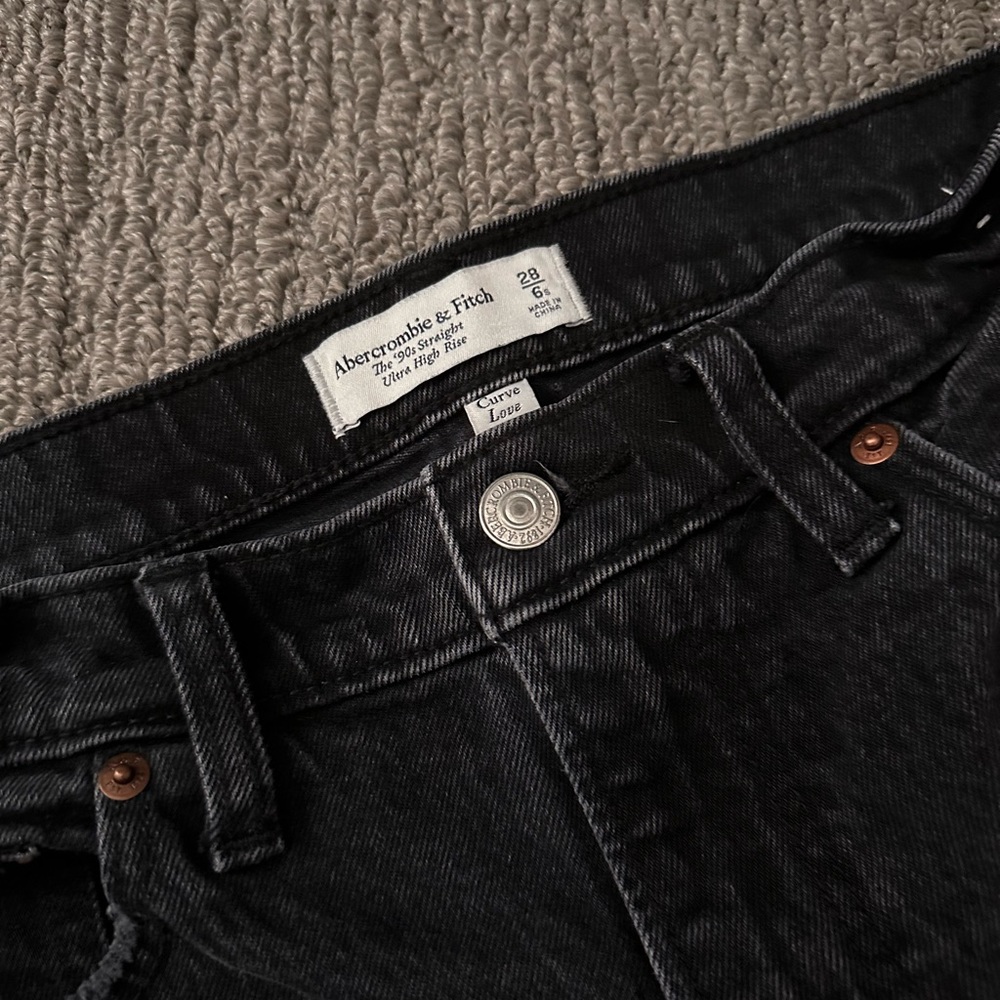 Abercrombie & Fitch Curve Love Ultra High Rise 90s Straight Leg Jean